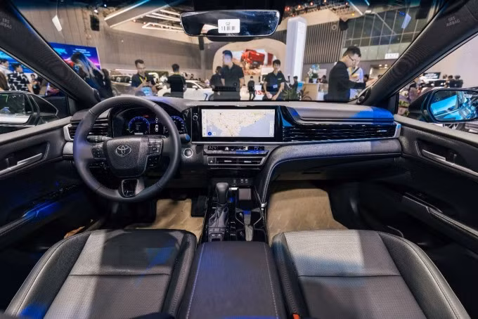 Khoang lái Camry 2024. Ảnh: TMV