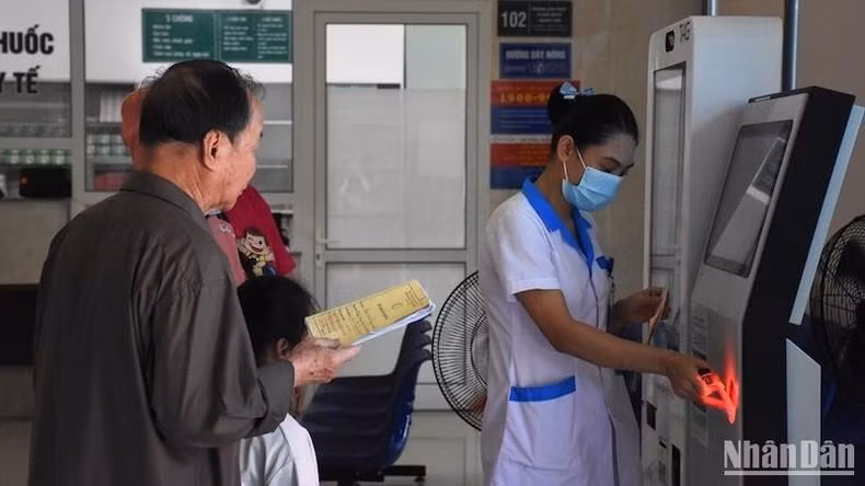Ứng dụng công nghệ thông tin trong tiếp nhận, khám chữa bệnh tại Trung tâm y tế quận Sơn Trà, thành phố Đà Nẵng. (Ảnh: ANH ĐÀO)