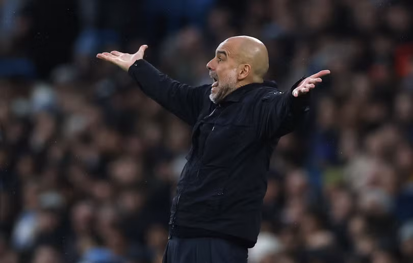 Man City sụp đổ ngay trong hiệp một.