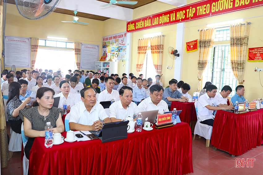 Các đại biểu tham dự buổi tiếp xúc.