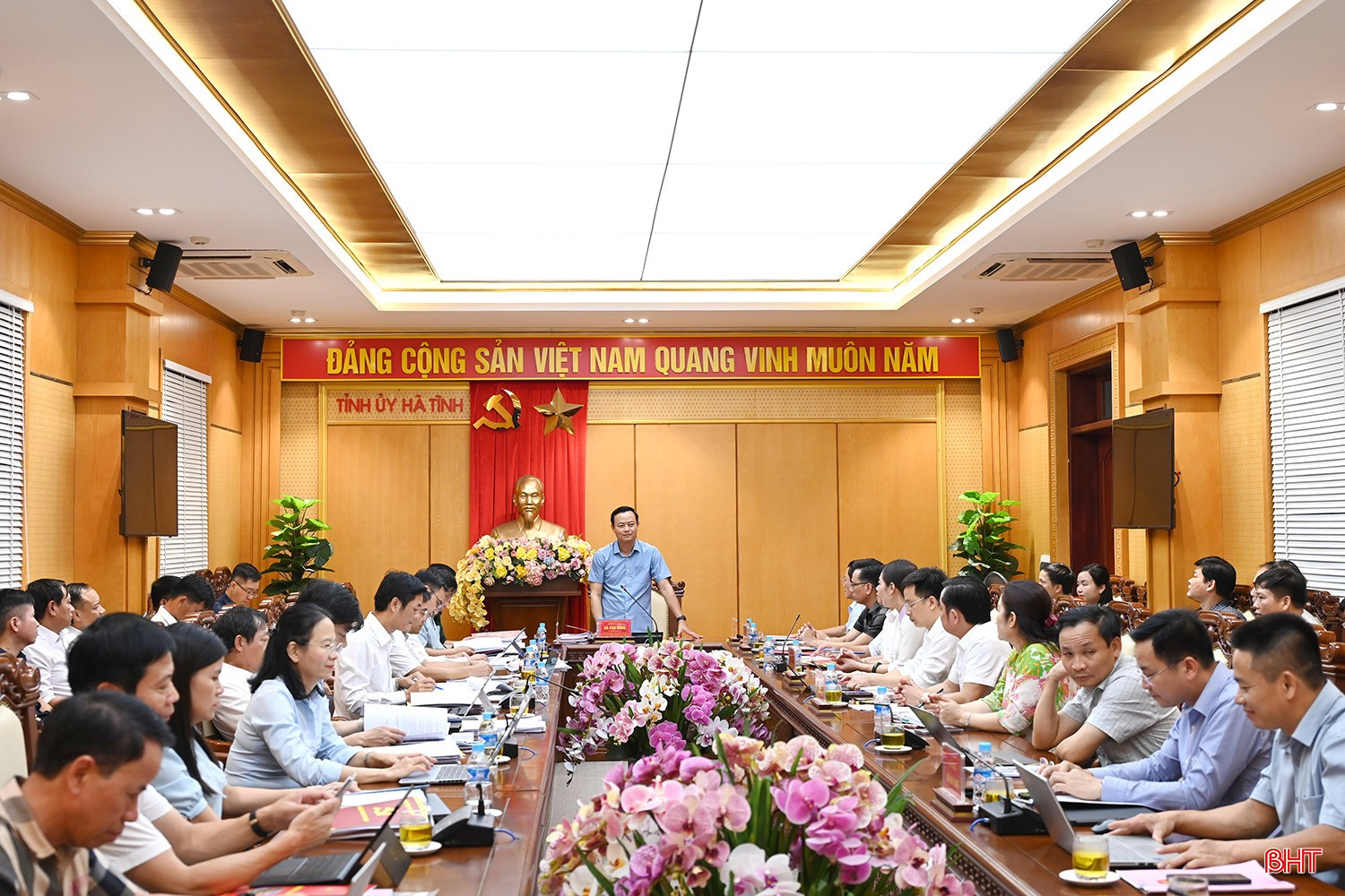 Trưởng ban Tuyên giáo và Dân vận Tỉnh ủy Hà Văn Hùng chủ trì hội nghị.