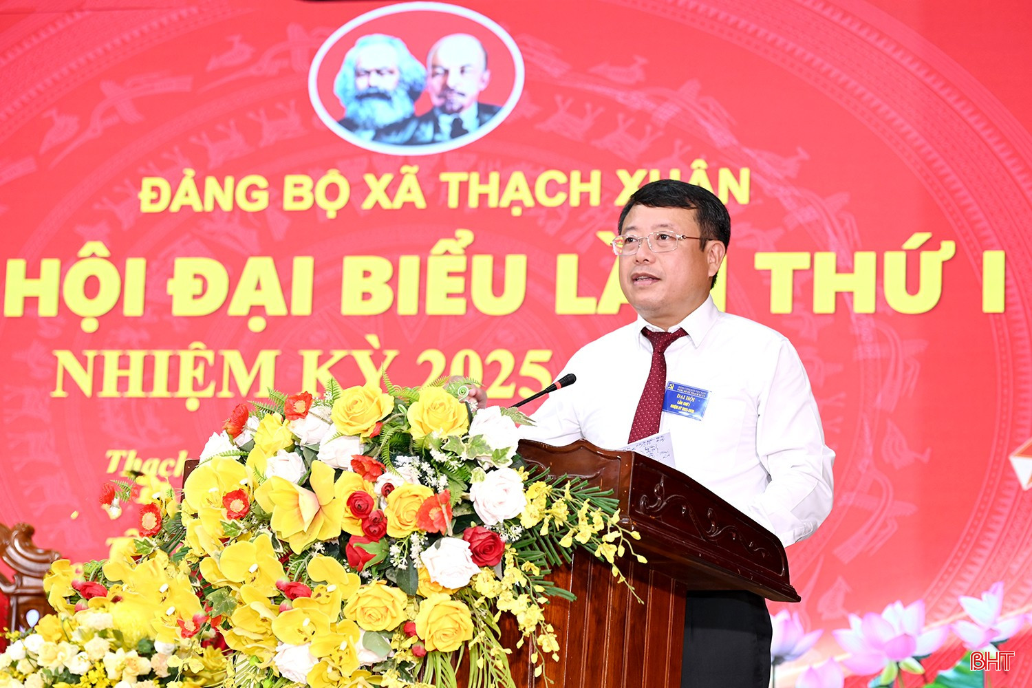 Phó Chủ tịch UBND tỉnh Dương Tất Thắng phát biểu chúc mừng đại hội.