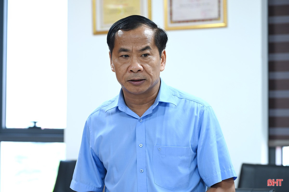 Bí thư Đảng ủy, Chủ tịch HĐND xã Can Lộc Võ Xuân Linh báo cáo tại hội nghị.