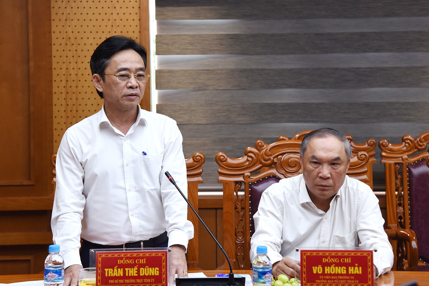Phó Bí thư Thường trực Tỉnh ủy Trần Thế Dũng phát biểu ghi nhận và bày tỏ mong muốn các đồng chí nghỉ hưu vẫn luôn phát huy tâm huyết, trách nhiệm, đóng góp ý kiến vì sự phát triển chung của tỉnh.