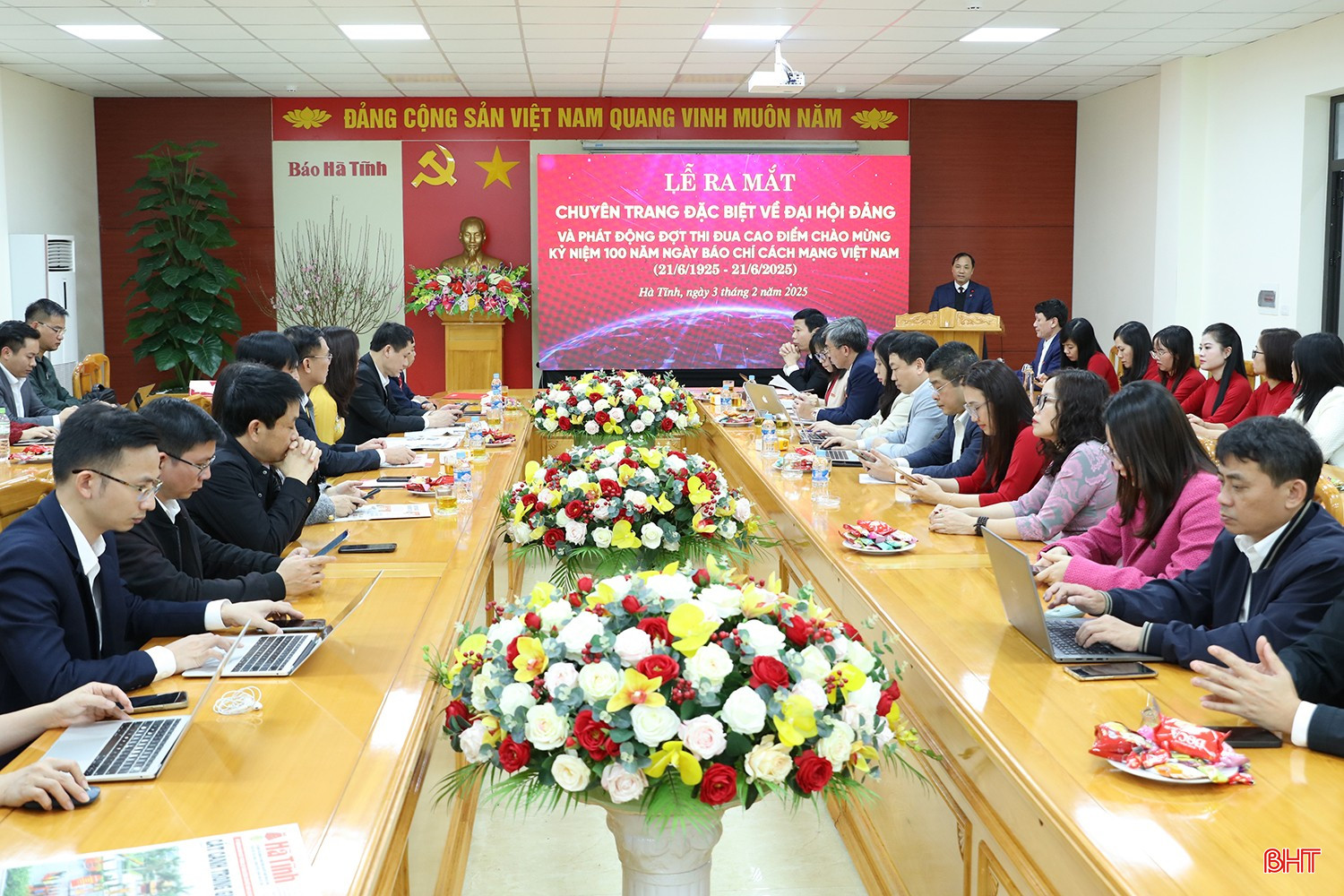 Đại biểu dự lễ ra mắt.