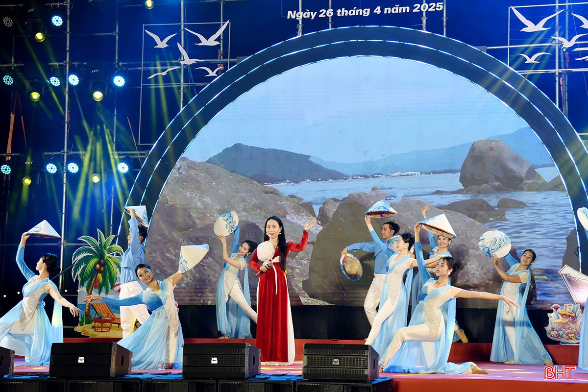 Tiết mục "Lộc Hà biển chiều nay".