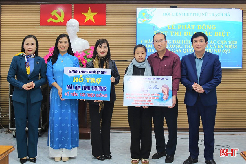 Lãnh đạo Ban Nội chính Tỉnh ủy trao hỗ trợ xây dựng nhà mái ấm tình thương và nhận đỡ đầu em Nguyễn Thị Hiền ở xã Ngọc Sơn.