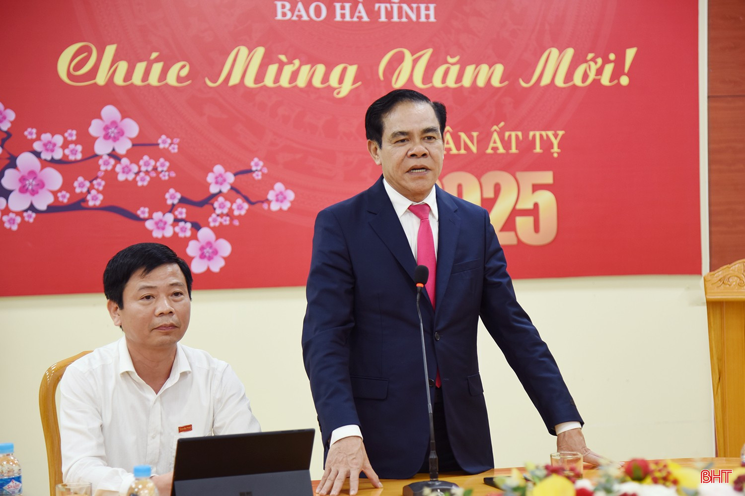 Chủ tịch UBND tỉnh Võ Trọng Hải mong muốn Báo Hà Tĩnh tiếp tục có thêm nhiều tác phẩm "nhanh - đúng - trúng - hấp dẫn - dễ hiểu" đến với bạn đọc.