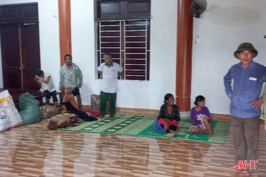 Hiện nay, các lực lượng đang tiếp tục mua sắm, vận chuyển các nhu yếu phẩm cần thiết để hỗ trợ bà con.