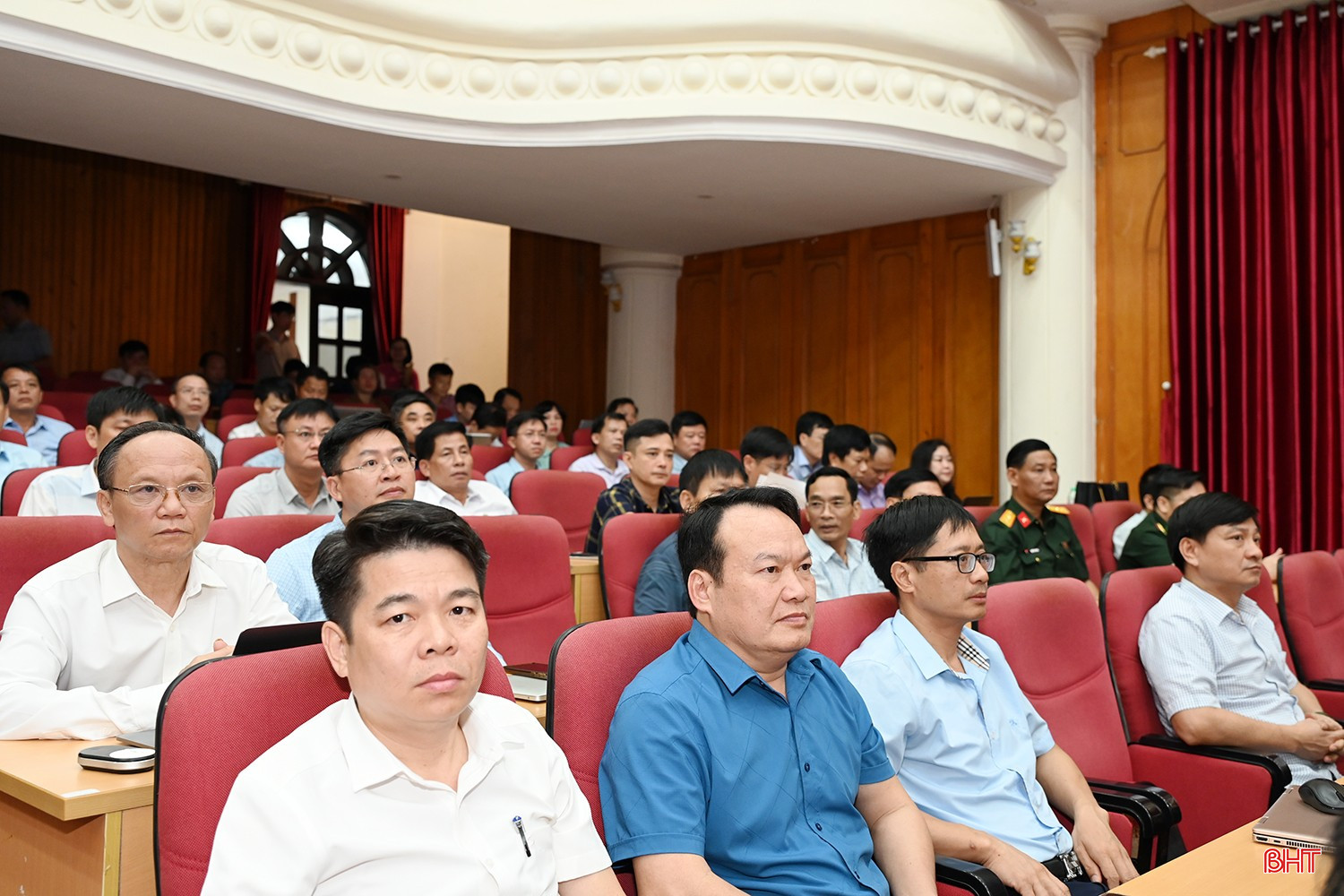 Đại biểu lắng nghe các phát biểu chỉ đạo của Thủ tướng Chính phủ.