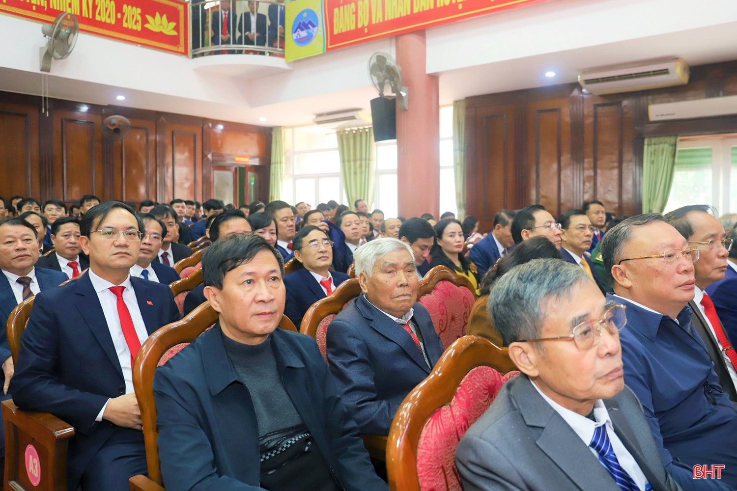 Đại biểu dự lễ.