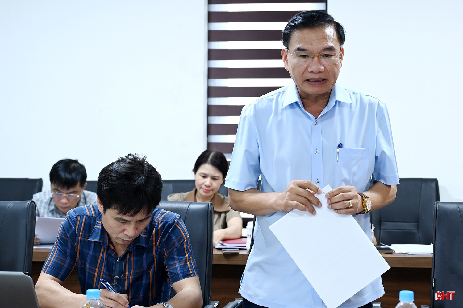 Phó Giám đốc Sở VH-TT&amp;DL Trần Xuân Lương báo cáo các nội dung tại cuộc họp.