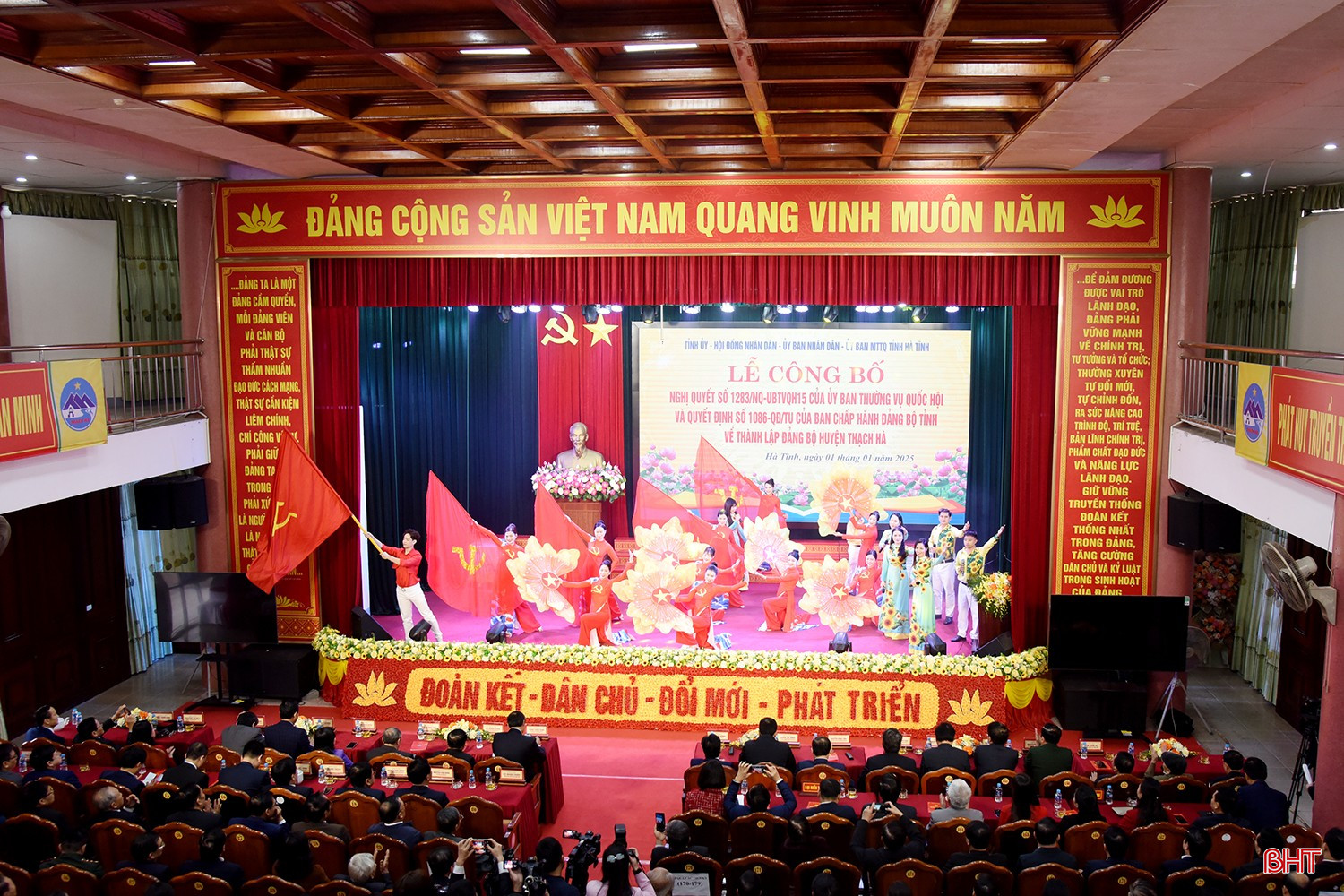 Chương trình văn nghệ tại buổi lễ.