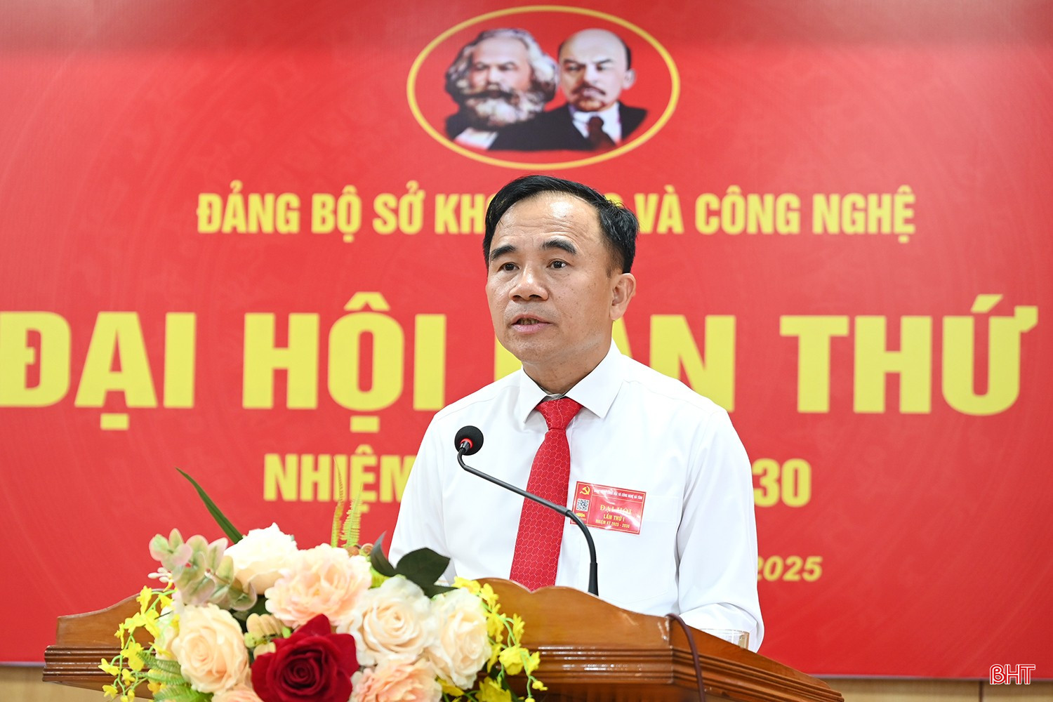 Đồng chí Bùi Quang Hoàn - Bí thư Đảng ủy, Giám đốc Sở KH&amp;CN nhấn mạnh các mục tiêu, nhiệm vụ, giải pháp trong nhiệm kỳ tới.