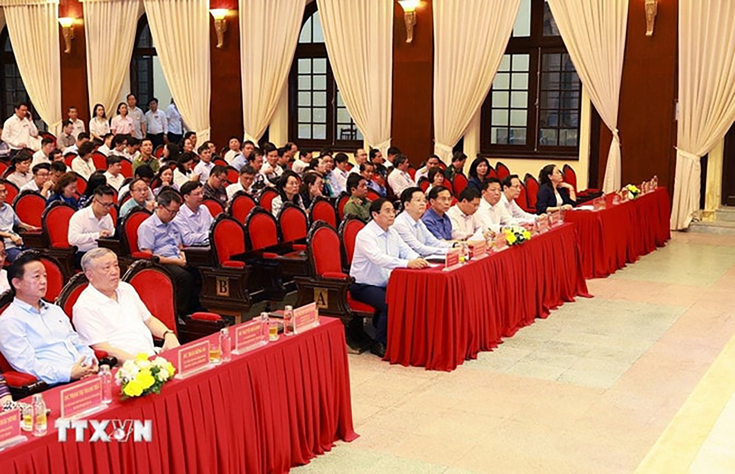 mediavietnamplusvn-images-32a6702c183cbf9d089dd472f8821b61639b595cf17582213b94a4884c2483518e516790d7acb40eca09316e7ec104583cf80ad7731b4cb20b7378df49d2fd44-ttxvn-thu-tuong-to-chuc-cap-xa-2.jpg