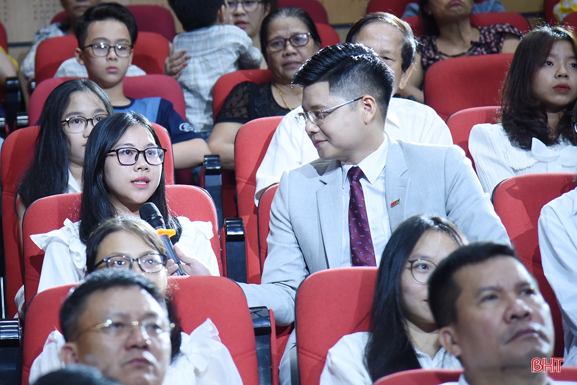 Cuộc hội ngộ của học sinh Hà Tĩnh gặp hoàn cảnh khó khăn đậu điểm cao vào đại học: Ấm áp ân tình, lan tỏa niềm vui!