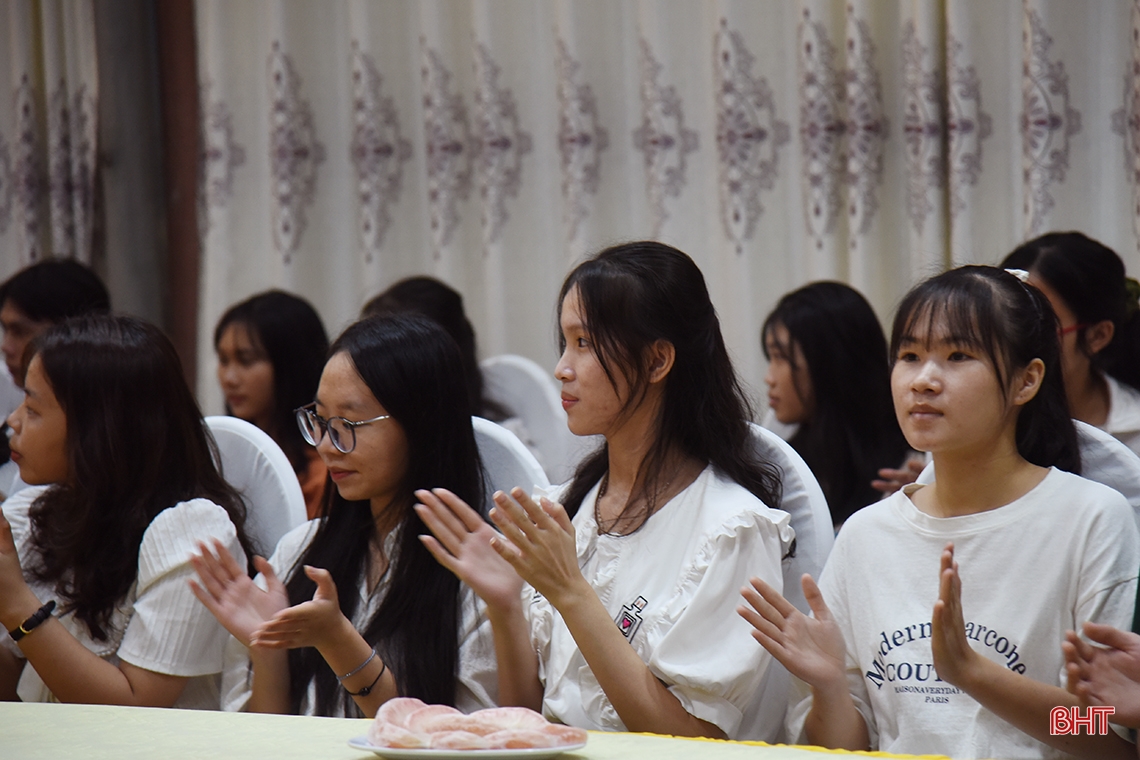 Cuộc hội ngộ của học sinh Hà Tĩnh gặp hoàn cảnh khó khăn đậu điểm cao vào đại học: Ấm áp ân tình, lan tỏa niềm vui!