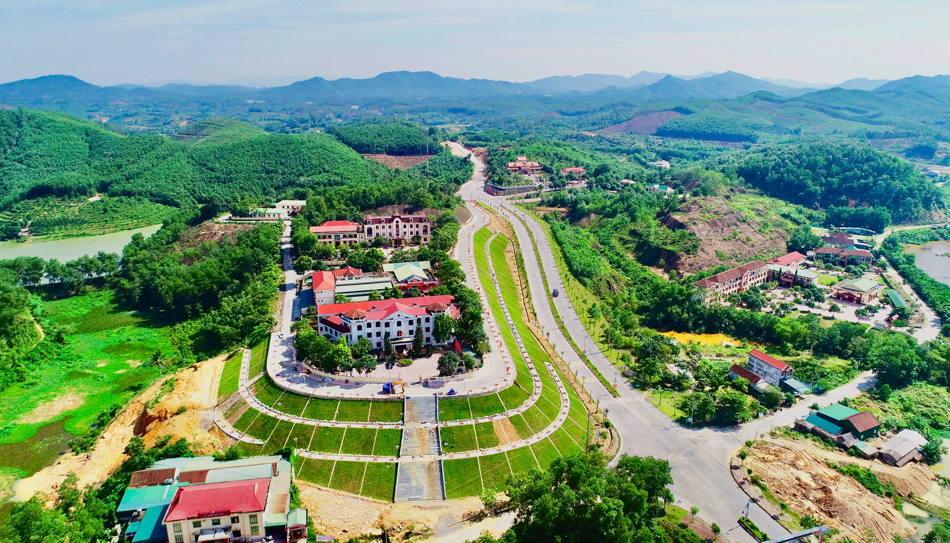 Xây dựng nông thôn mới ở Vũ Quang - “chỉ có khởi đầu, không có kết thúc” (bài 1): Hành trình huyện miền núi - biên giới đầu tiên của cả nước đạt chuẩn nông thôn mới
