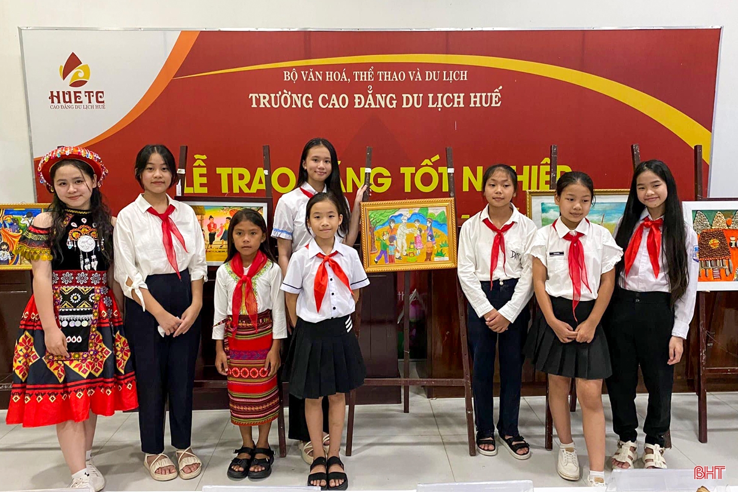 Những câu chuyện ấm áp dưới mái trường (bài 2): Bản làng vui có bước chân thầy cô