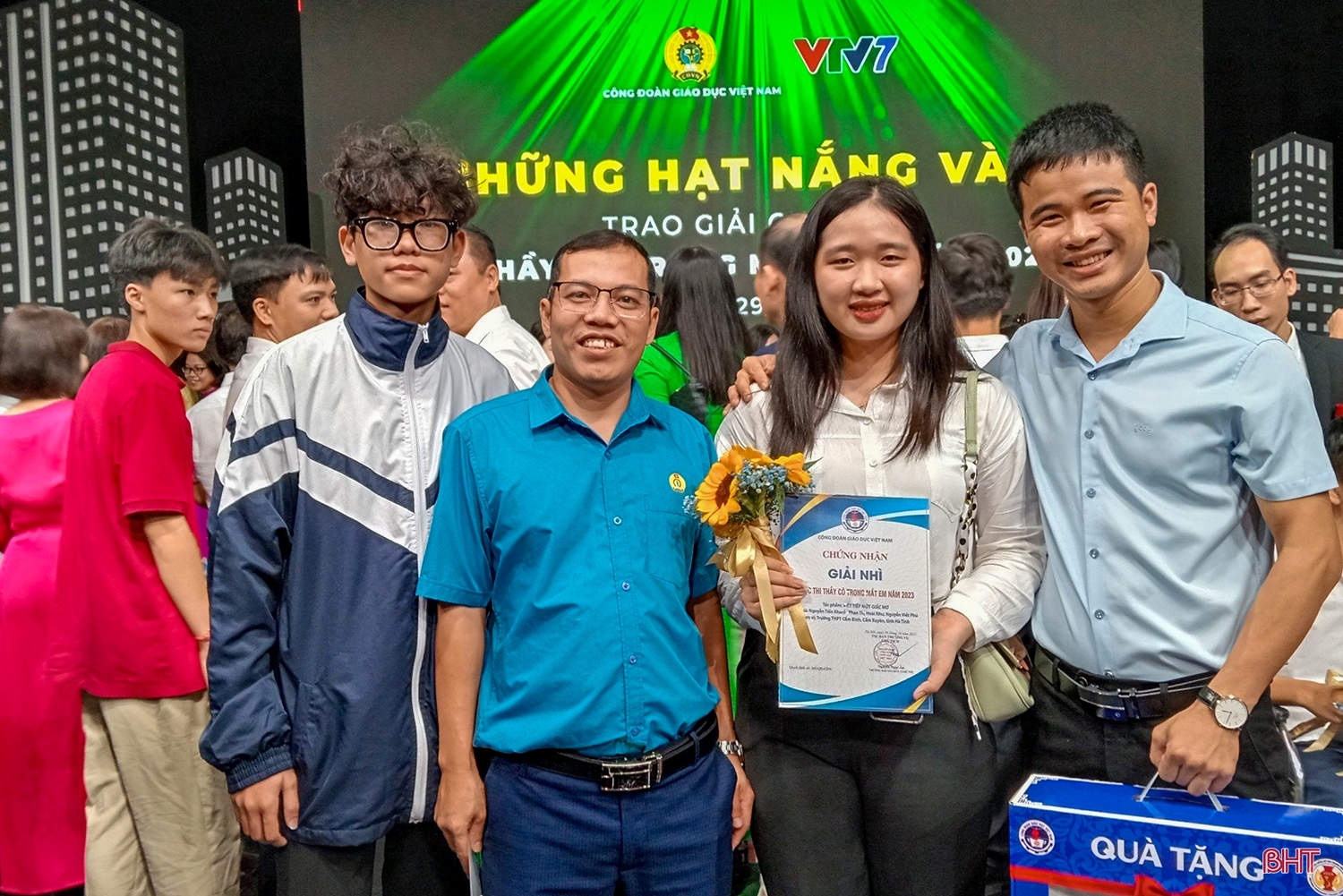 Những câu chuyện ấm áp dưới mái trường (bài 1): Cùng trò nghèo vượt khó