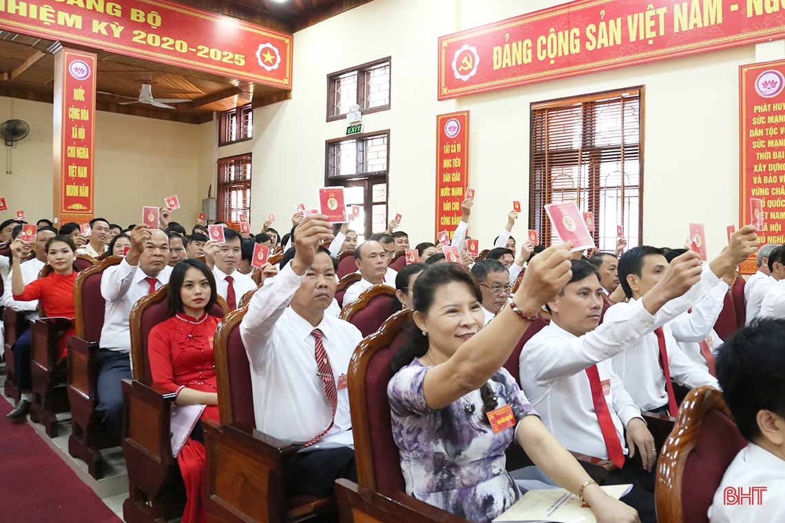Bầu 37 đồng chí vào Ban Chấp hành Đảng bộ thành phố Hà Tĩnh nhiệm kỳ 2020- 2025