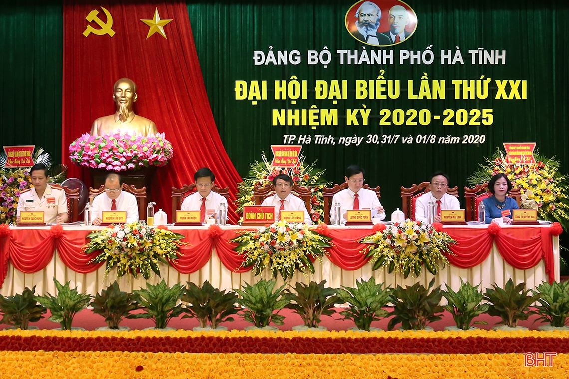 Đồng chí Dương Tất Thắng tái cử chức Bí thư Thành ủy Hà Tĩnh với 100% số phiếu
