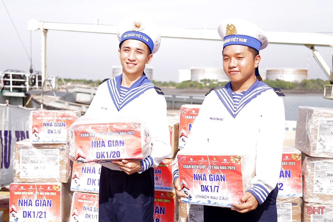 Mang hương vị tết từ đất liền ra các “cột mốc chủ quyền” trên biển