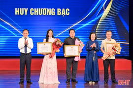 Hà Tĩnh giành 2 HCV, 4 HCB tại Liên hoan sân khấu Hà Nội mở rộng