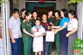 Phụ nữ Hà Tĩnh huy động hơn 1 tỷ đồng tiếp sức học sinh đến trường