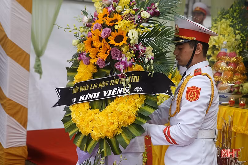 Chùm ảnh: Xúc động Lễ viếng, an táng đồng chí Nguyễn Đức Bình