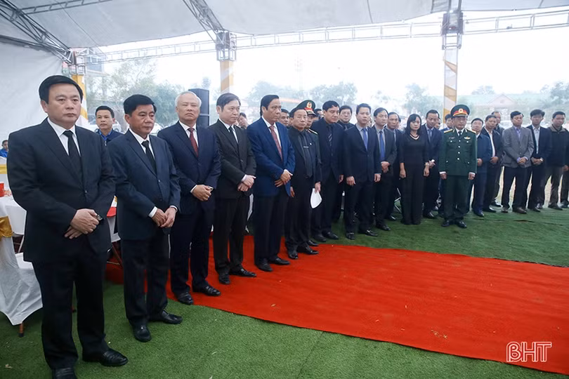 Chùm ảnh: Xúc động Lễ viếng, an táng đồng chí Nguyễn Đức Bình