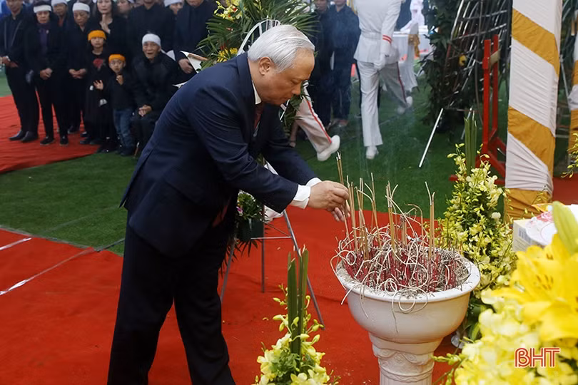 Chùm ảnh: Xúc động Lễ viếng, an táng đồng chí Nguyễn Đức Bình