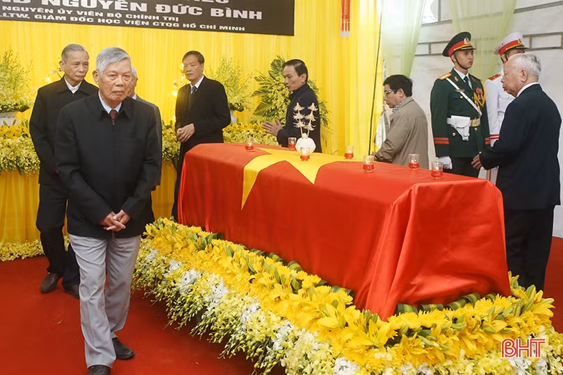 Chùm ảnh: Xúc động Lễ viếng, an táng đồng chí Nguyễn Đức Bình