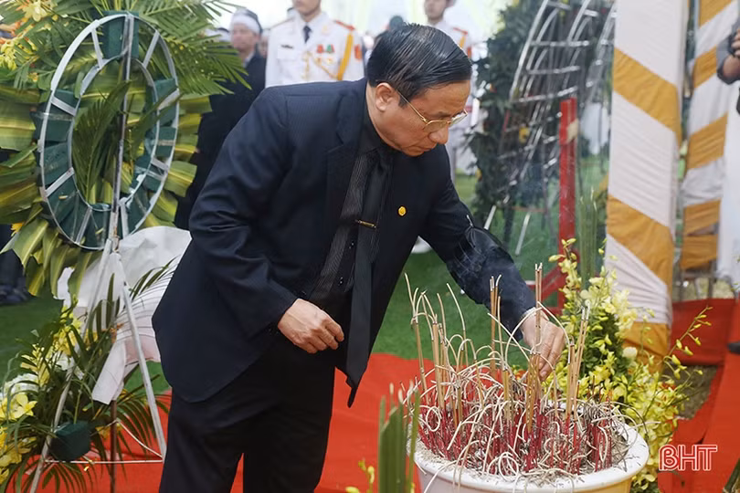 Chùm ảnh: Xúc động Lễ viếng, an táng đồng chí Nguyễn Đức Bình