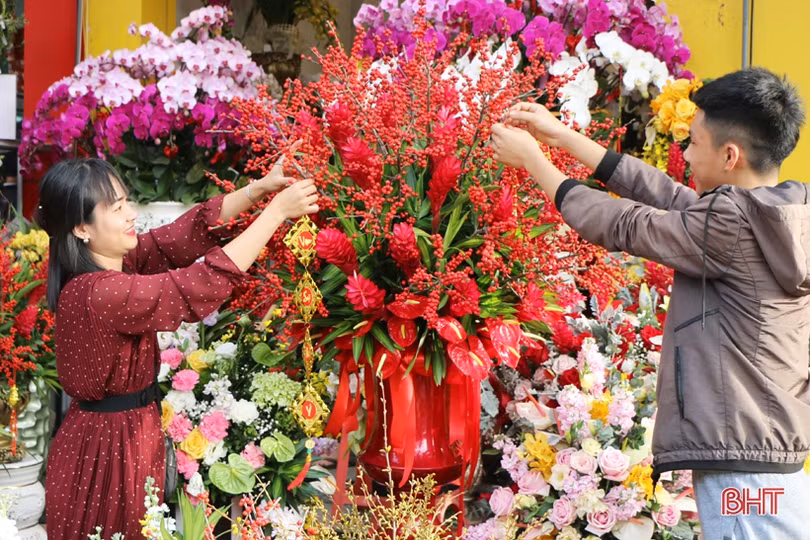 Cận tết, đào đông đỏ, mai Mỹ hàng chục triệu được “săn đón” ở Hà Tĩnh