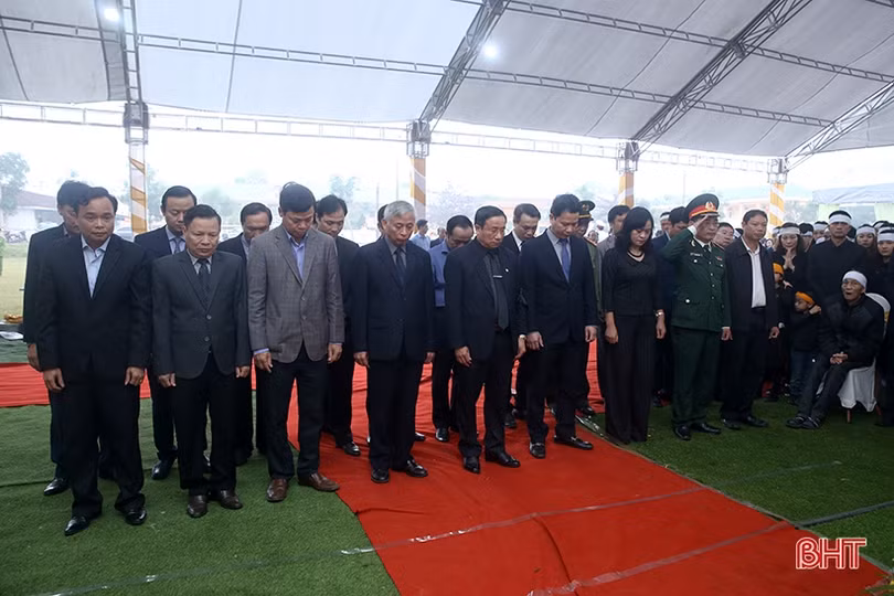 Chùm ảnh: Xúc động Lễ viếng, an táng đồng chí Nguyễn Đức Bình