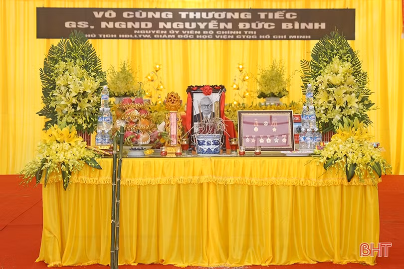 Chùm ảnh: Xúc động Lễ viếng, an táng đồng chí Nguyễn Đức Bình