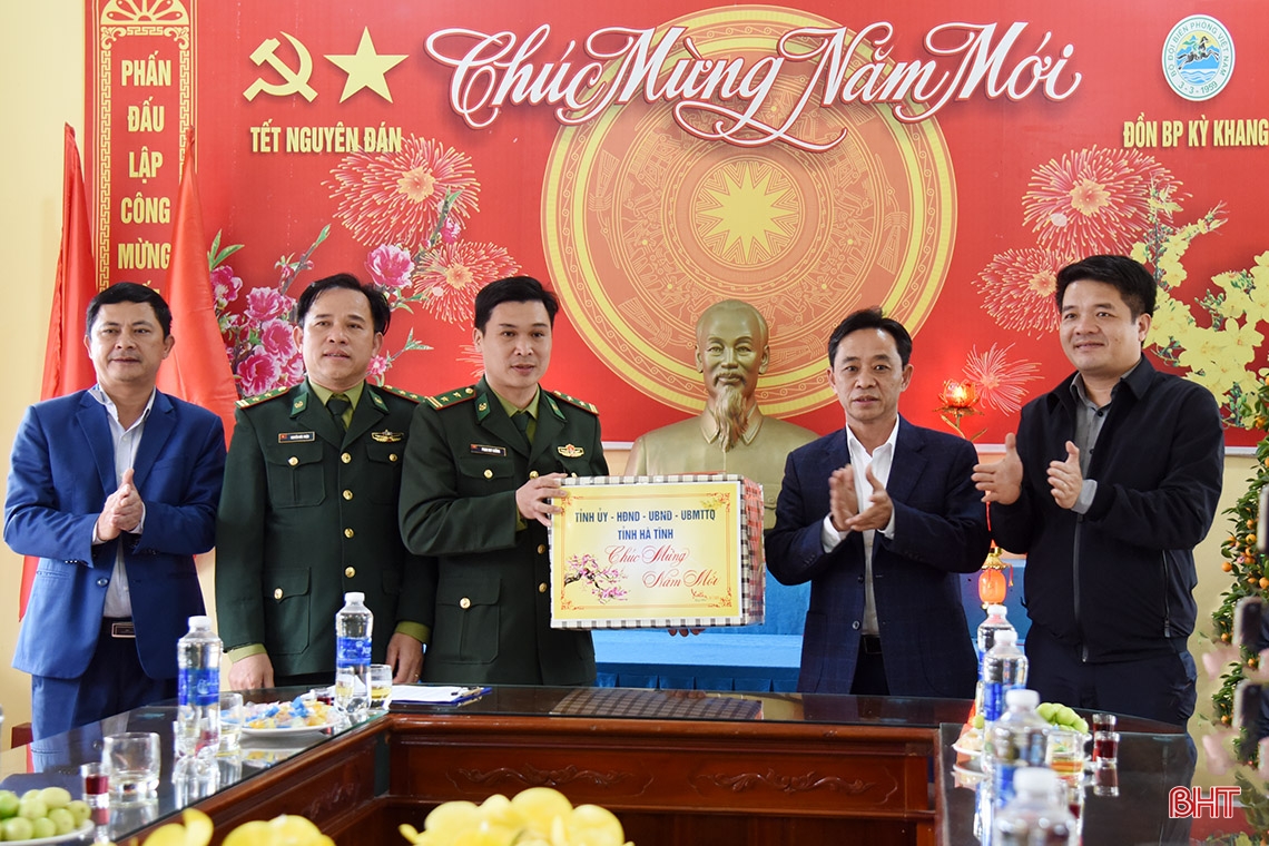 Lãnh đạo tỉnh kiểm tra công tác trực sẵn sàng chiến đấu và chúc tết lực lượng vũ trang ở Kỳ Anh