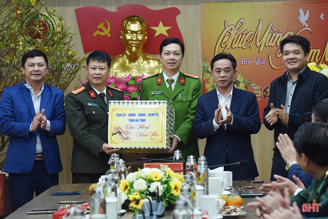 Lãnh đạo tỉnh kiểm tra công tác trực sẵn sàng chiến đấu và chúc tết lực lượng vũ trang ở Kỳ Anh