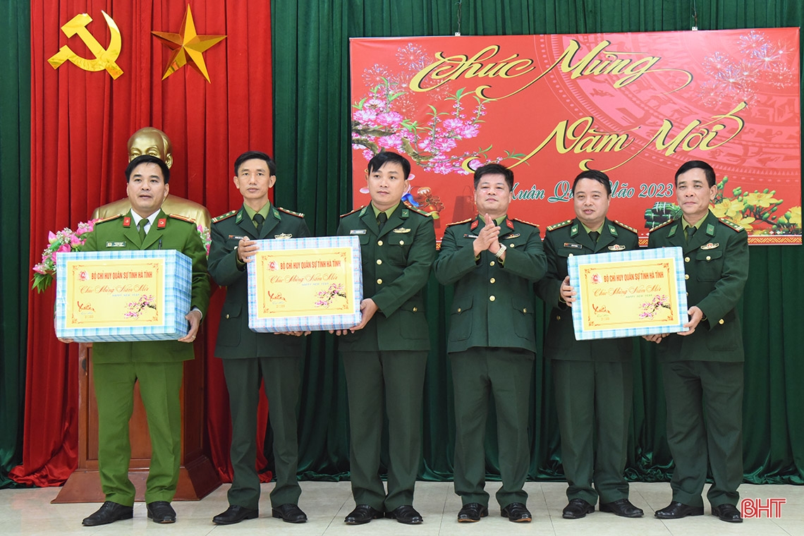 Lãnh đạo tỉnh kiểm tra công tác trực sẵn sàng chiến đấu và chúc tết lực lượng vũ trang ở Kỳ Anh