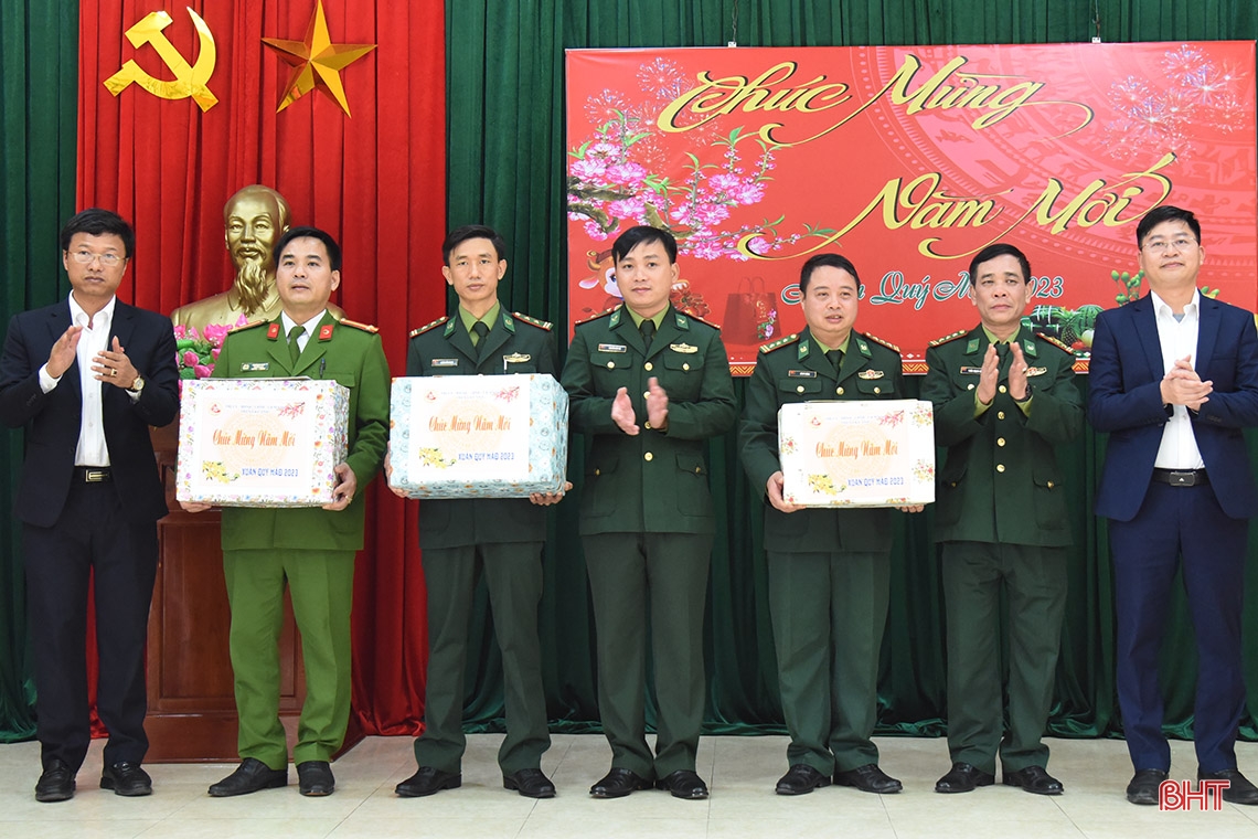 Lãnh đạo tỉnh kiểm tra công tác trực sẵn sàng chiến đấu và chúc tết lực lượng vũ trang ở Kỳ Anh