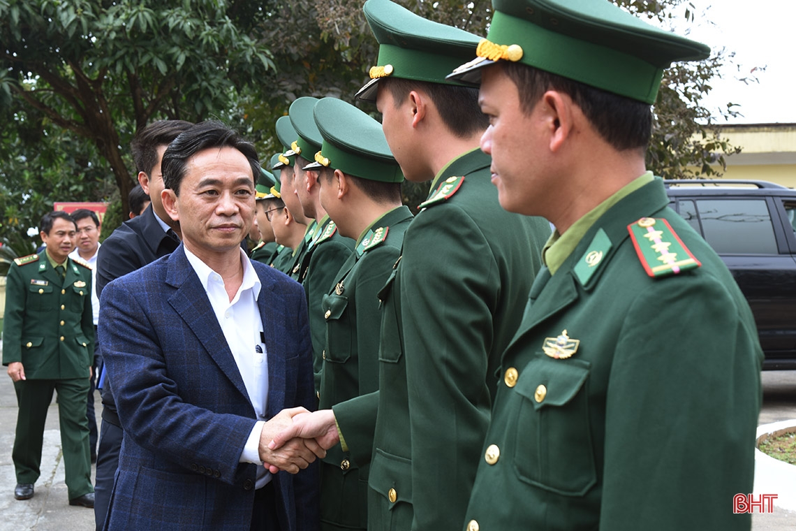 Lãnh đạo tỉnh kiểm tra công tác trực sẵn sàng chiến đấu và chúc tết lực lượng vũ trang ở Kỳ Anh