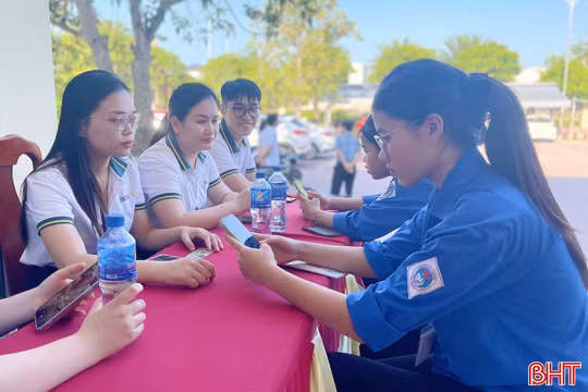 Dấu ấn của tuổi trẻ Hà Tĩnh trong đợt cao điểm phổ cập kỹ năng số toàn dân