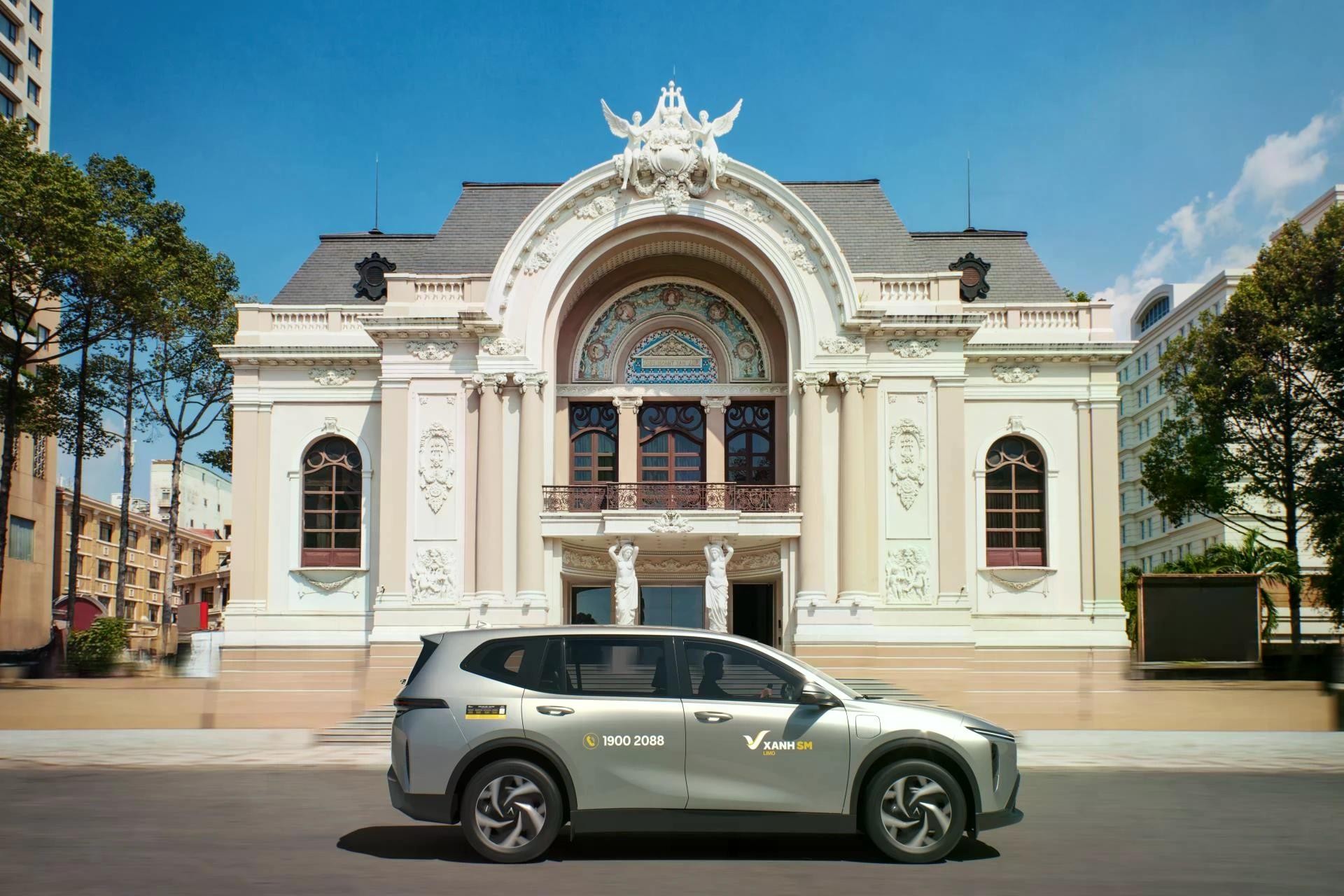 VinFast Limo Green tiếp tục khẳng định vị thế MPV bán chạy nhất Việt Nam. Trong tháng 2, Limo Green đạt lượng bàn giao 1.808 xe, cao thứ hai toàn thị trường. VinFast Limo Green hiện có giá 749 triệu đồng. Ảnh: VinFast.