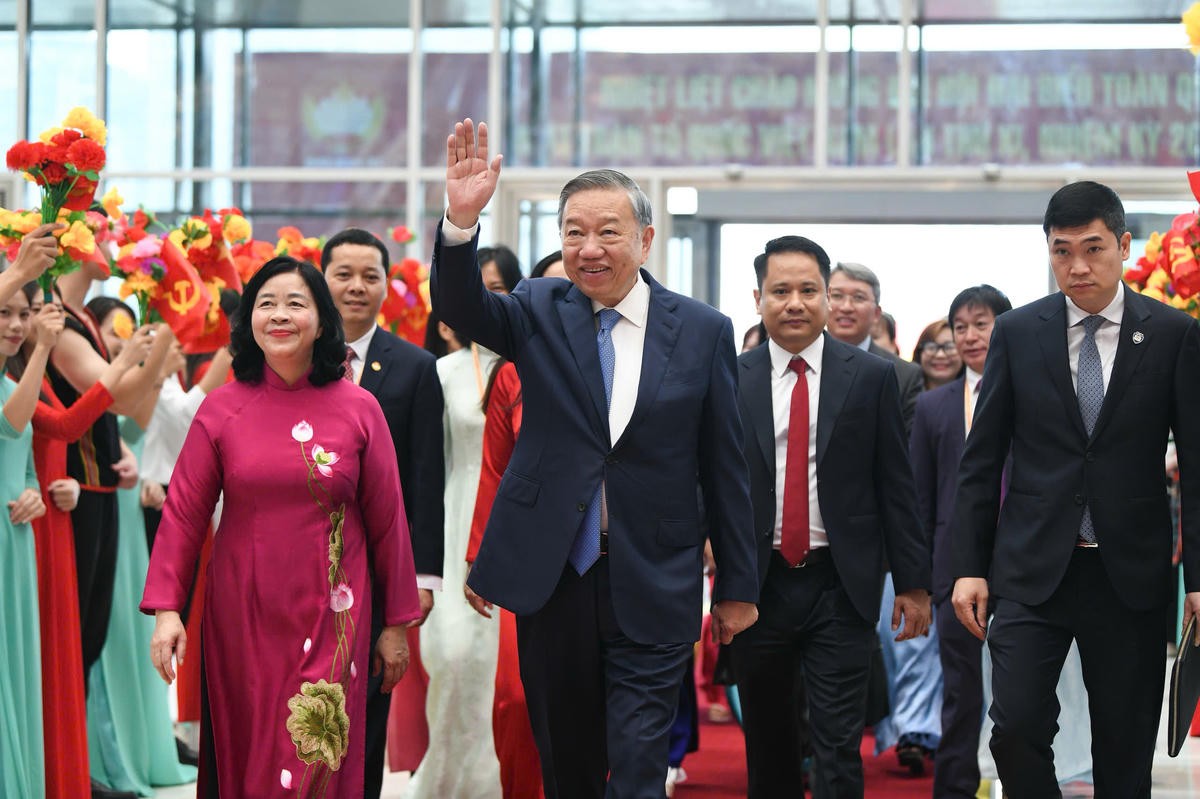 Tổng Bí thư, Chủ tịch nước Tô Lâm; Chủ tịch Ủy ban Trung ương MTTQ Việt Nam Bùi Thị Minh Hoài và các đại biểu tham dự khai mạc trọng thể Đại hội MTTQ Việt Nam lần thứ XI. Ảnh: Lê Khánh.