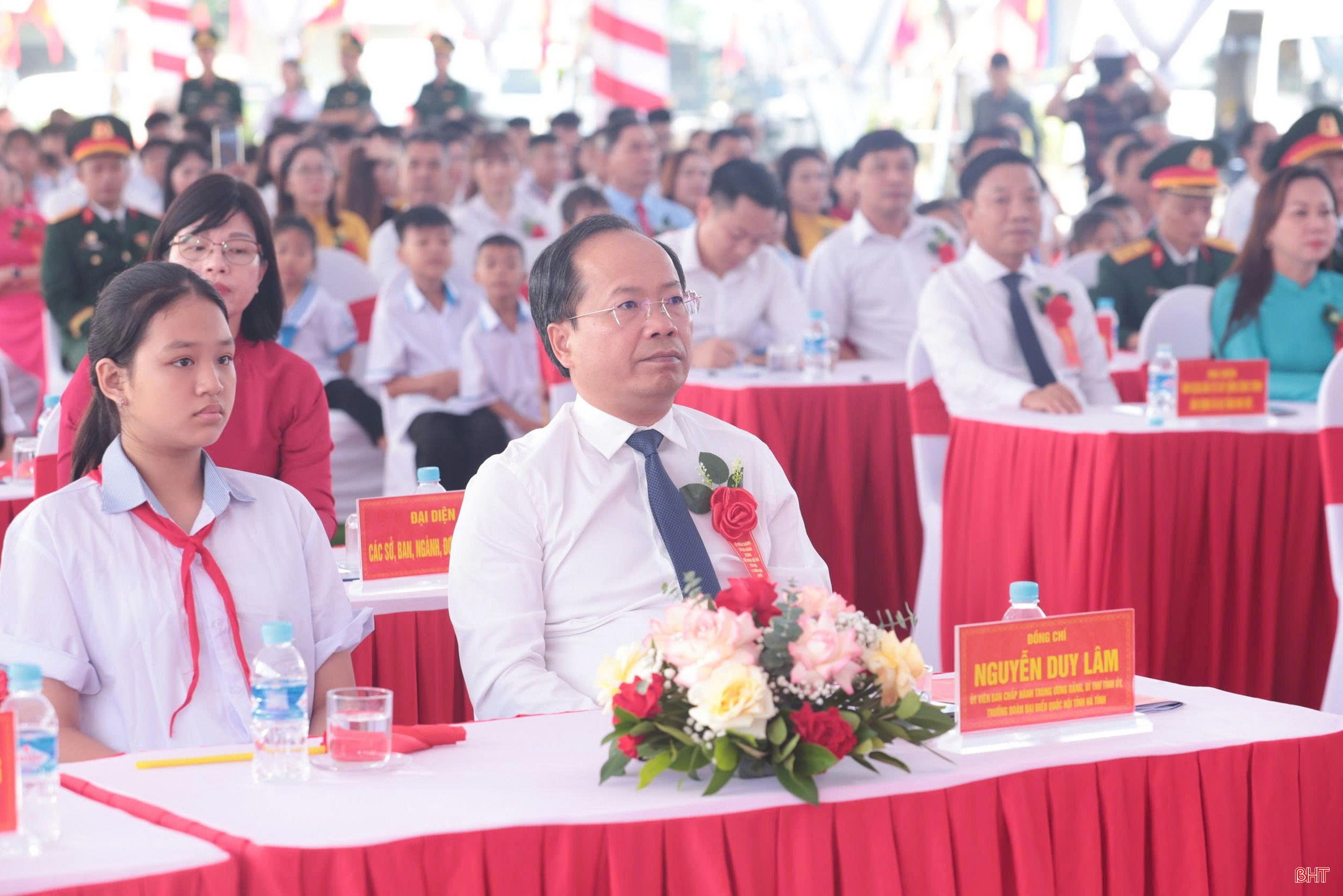 Náo nức ngày khai trường tại Hà Tĩnh ảnh 2