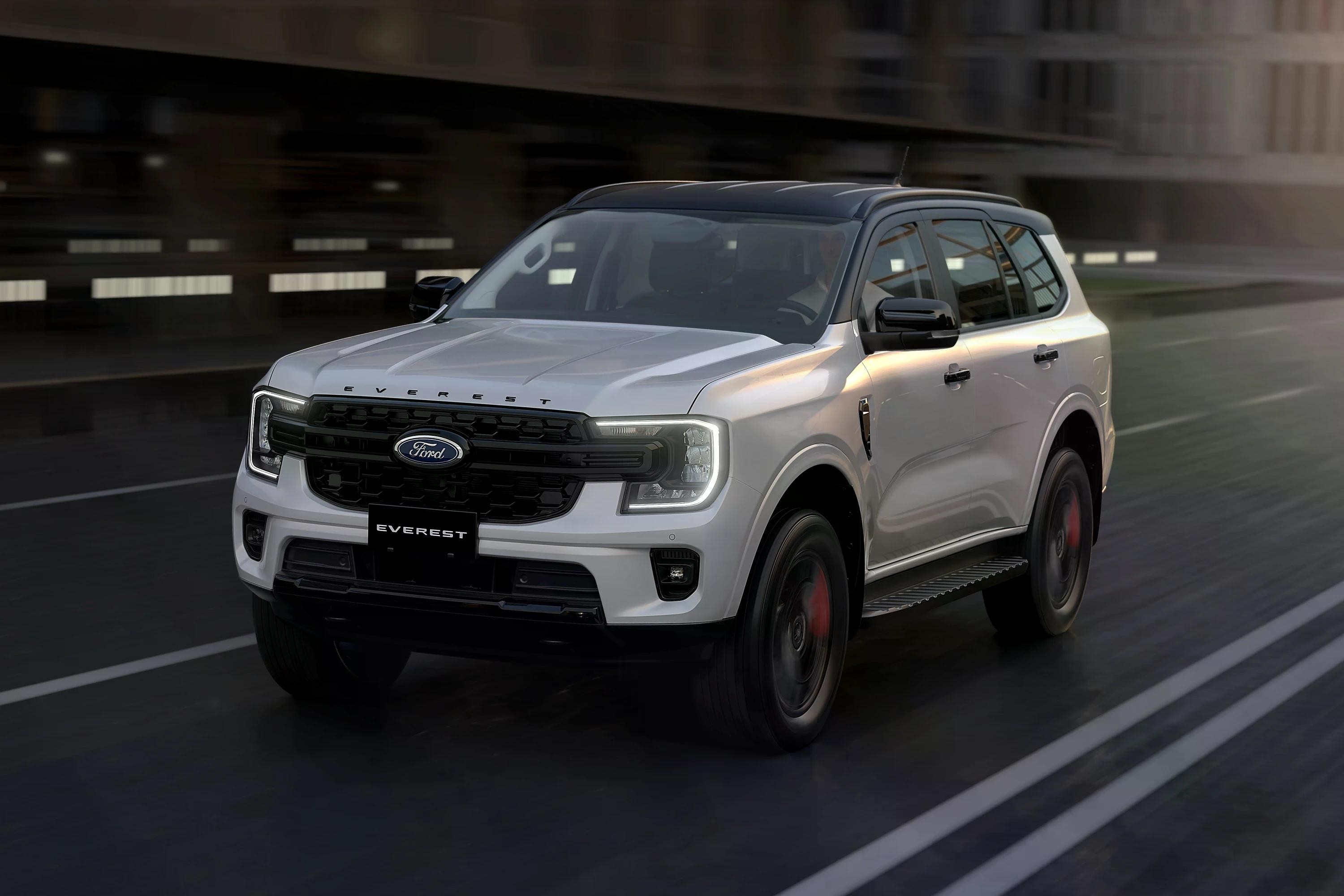 Ford Everest "chốt sổ" danh sách 10 ôtô bán chạy nhất Việt Nam, doanh số đạt 747 xe trong kỳ báo cáo tháng 2. Tương tự phần lớn xe xăng, dầu đang có mặt trên thị trường, tháng 2 cũng chứng kiến doanh số Everest giảm đáng kể so với kỳ báo cáo liền trước. Ford Everest hiện có giá từ 1,099 tỷ đến 1,545 tỷ đồng. Ảnh: Ford.