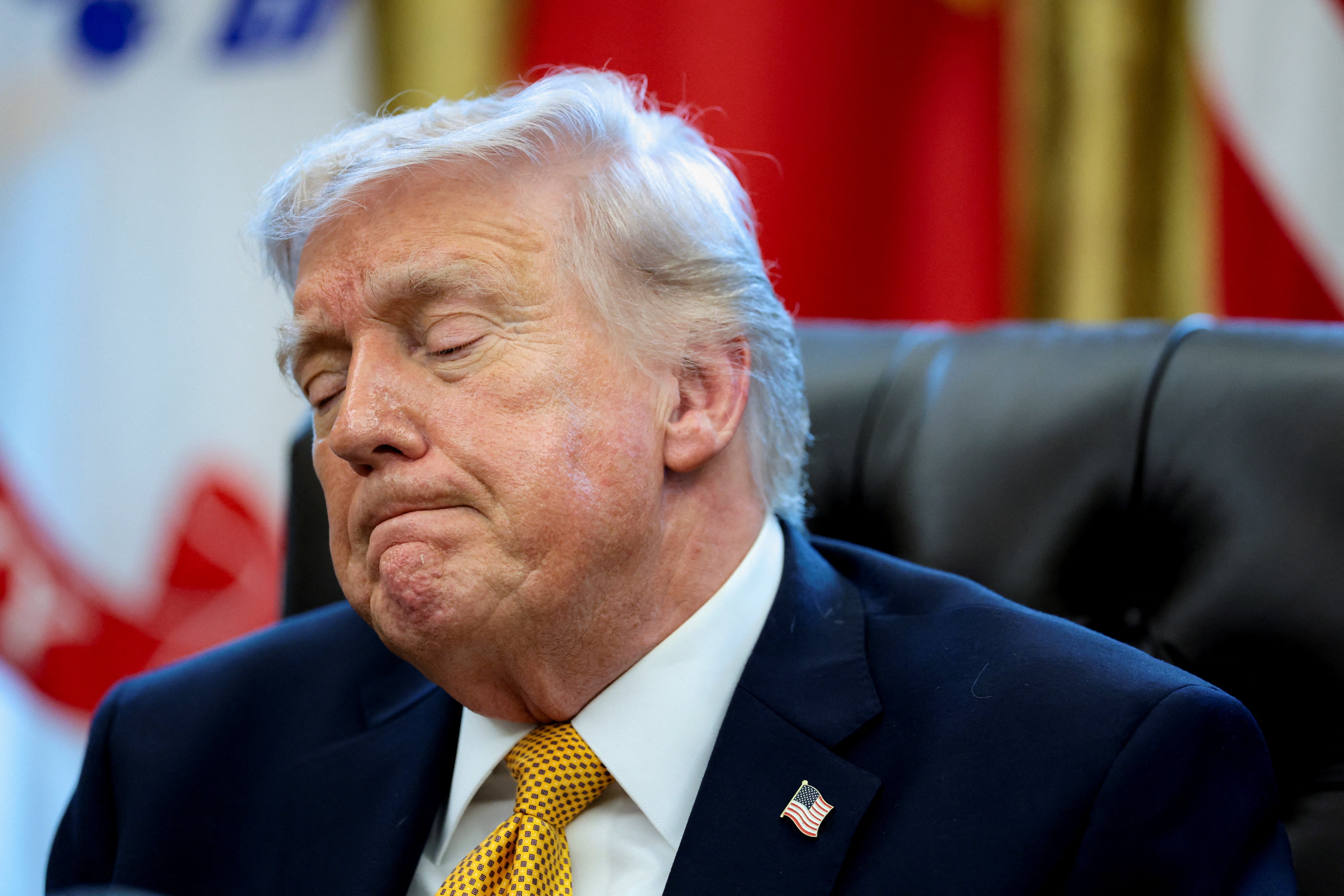 Ông Trump đang ở thế tiến thoái lưỡng nan, nhưng ít nhất, ông đã tháo ngòi nổ thành công, tránh leo thang xung đột trong ngắn hạn. Ảnh: Reuters.