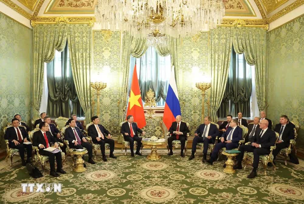 ttxvn-tong-thong-nga-putin-chu-tri-le-don-tong-bi-thu-chu-tich-nuoc-to-lam-cung-phu-nhan-9013998-6jpg.jpg