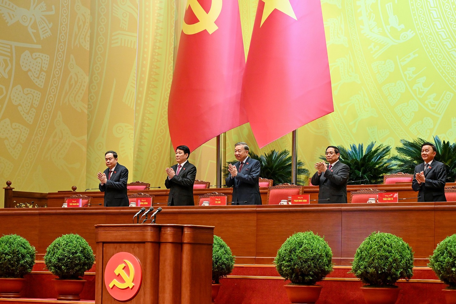 Các đồng chí lãnh đạo chủ chốt của Đảng, Nhà nước chủ trì phiên họp trù bị Đại hội XIV của Đảng.